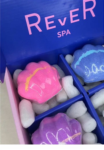 Rever Spa’s baroque-shell jewelry bath bombs are everything ✨ Handmade, luxurious, and so relaxing. Drop it in, watch it fizz, and reveal a beautiful surprise shell charm inside 🐚💗 #ReverSpa #BathBombs #BaroqueShells #JewelryBathBomb #fyp