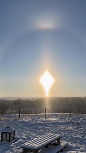 Fenômeno de Halo Solar, (sundog) filmado der perto em Moose Jaw, Saskatchewan no Canadá. Siga Hitalo Rolian Mottin 12/01/2025 #nature #video #canada | Hitalo Rolian Mottin