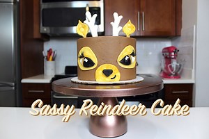 As you guys know from my animal cake series last year, I love make animal inspired cakes! This time of year, it only seemed fitting to make a reindeer cake. To mix things up a bit, I decided to make a sassier, more feminine eye shape. I went for any almond shaped eye, and added on eye lashes!! It was a bit more challenging to make, but I loved the way it turned out. This cake is made with peanut butter and chocolate cake layers, and is frosted with a chocolate peanut butter buttercream. The reci