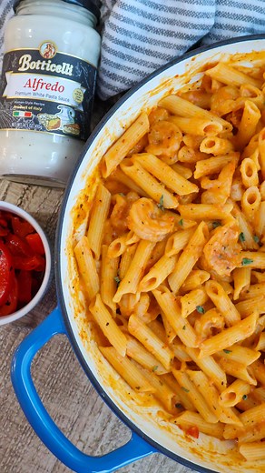 This classic roasted red pepper alfredo with shrimp combines traditional flavors with a modern touch. Using jarred alfredo sauce, roasted red peppers, and seasonings, it’s easy to create a rich, deeply-flavored roasted red pepper alfredo sauce that no one will ever know isn’t totally homemade. When the shrimp and pasta is added, it becomes a dish that has everyone ready to eat! for the full recipe visit www.goldengracekitchen.com and search roasted red pepper Alfredo or Google golden Grace kitch