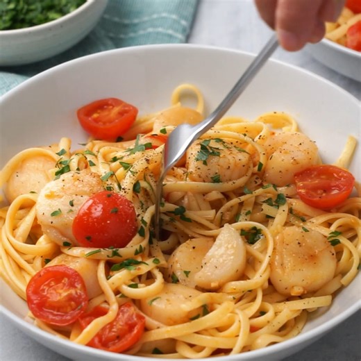 RECIPE: https://feelgoodfoodie.net/recipe/pan-seared-scallops-pasta/ This Pan-Seared Scallops with Pasta recipe is a tasty and elegant twist to your pasta routine, perfect for a special touch! | Feel Good Foodie