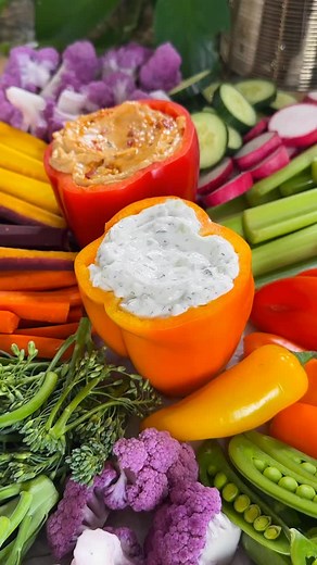 Sarah Bond on Instagram: "My ultimate formula for making gorgeous veggie trays out of anything! Comment 👉 "recipe" and I'll send it to you! I've made dozens of vegetable trays over the years! Got a party? Don't worry, I'll bring the veggie platter! But we're not talking a grocery store tray with just some carrots and broccoli. We're talking a rainbow tray that tastes as good as it looks! A few tips for making beautiful crudités: ⭐️Pair it with your favorite dips like hummus, ranch, or French on