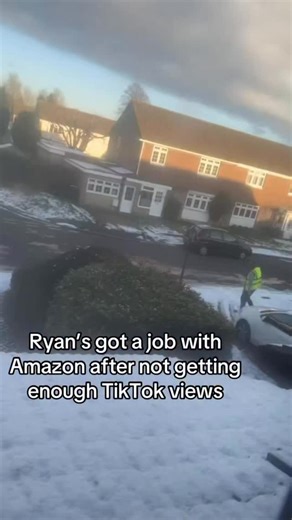 Ryan Windridge on Instagram: "#stitch with .dimso yes I got a job with Amazon wasn’t getting the views and £ on social media #ryanwindridge #fyp #foryoupage #amazon"