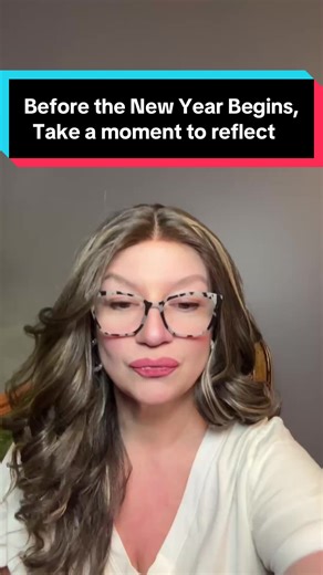 Before the new year begins, take a moment to honor what this year taught you. Growth isn’t always loud — sometimes it’s quiet reflection, boundaries, and becoming more of who you already are. Start where you are. One page at a time. ✨ #NewYearReflection #PersonalGrowthJourney #MindsetReset #SelfReflection #JournalingPractice