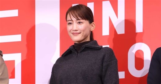 綾瀬はるか、梅田駅前で“欧州特別”ユニクロコーデ披露