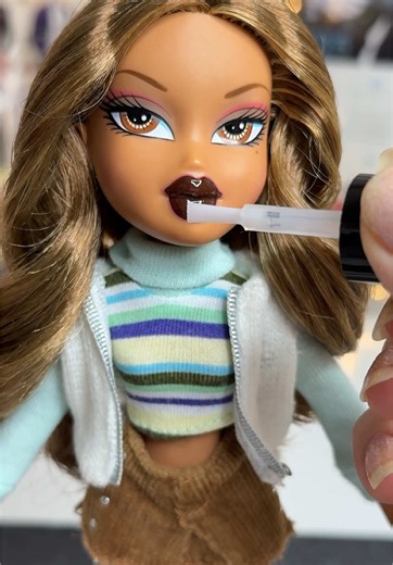 Restauration d'une vieille poupée : Maquillage et Coiffure