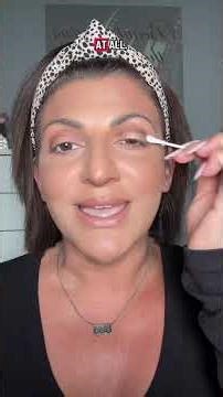 Over 40? These eyeshadow do’s & don’ts will CHANGE your whole eye look 👀✨ A few simple tweaks =