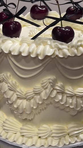 Vintage Cake Decorating Tutorial with Piping Tips and Bows