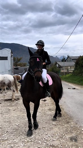 Vidéos de Romane_and_von (@romane_and_von) avec clouds - JVKE