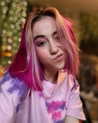 seizures can present differently, there may be lip movement/smacking, rapid blinking or no blinking, eye movements or none, facial twitching or none, dilated pupils or normal, sometimes really obvious sometimes not…🧠 #inflamedbrain #autoimmuneencephalitis #pandaspans #basalgangliainflammation #pandaspanswarrior #seizure #absentseizures #awareness #absentseizuresawareness | Evie meg