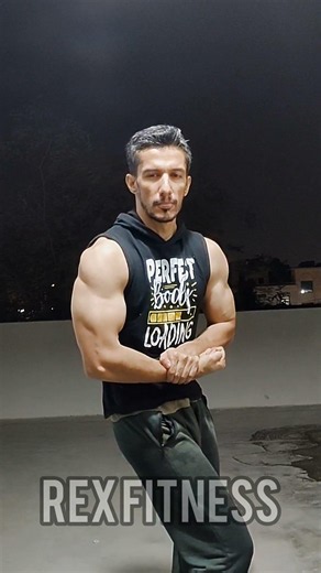 Flexing Biceps | Classic Physique #bodybuilding #aesthetic #biceps #ytshorts #naturalbody #posing