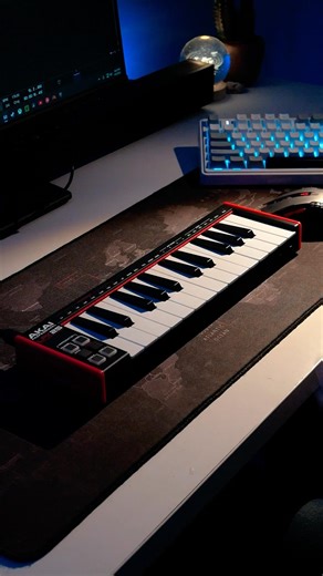 A little test of my new AKAI LPK25 at composing film music #filmmusic #akai #musicproducer #shorts