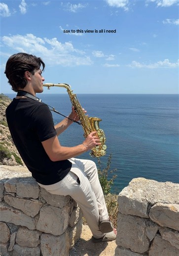 Jubel from the cliffs of Ibiza for you 🎷 🗻Here for a beautiufl wedding 💍🤵‍♂️👰‍♀️ #sax #wedding #luxurywedding #destinationwedding
