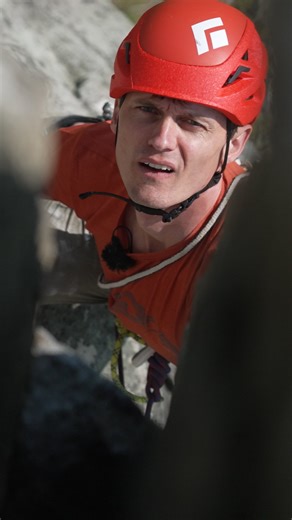 UKClimbing - The World’s Best Climbing & Mountaineering Website on Instagram: "Tremadog has long been an ace up the sleeve for climbers who’ve found themselves in North Wales on a wet weekend. Located in Eryri’s rain shadow, it receives a fraction of the rainfall and is conveniently close to both the road and the cafe, which makes for quick approaches - or hasty retreats!! The Plum (E1 5b) is one of the (many) classics of the crag. It takes the soaring arete to the right of one of the crag’s oth