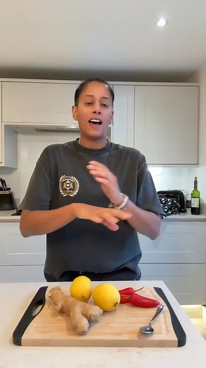 25K views · 67 reactions | Bone broth is full of collagen, protein dense and full of goodness! This is my super simple lemon, ginger and tumeric bone broth! #EasyRecipes #cookwithme #collagen #protein #bonebroth #broth #chicken #chickenbones #leftovers #toogoodtogo | Whatnaveats | Facebook