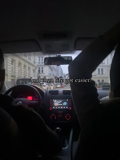 Paparazzi Mode: The Easy Life Perspective