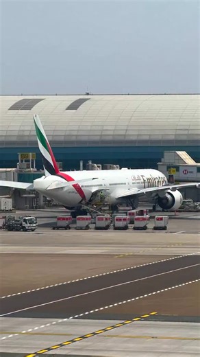 1.2K views · 2.2K reactions | Cargo loading @ emirates airlines Boeing 777 #emirates #aviation #emiratesairline #aviationlovers #boeing777 #boeing #dxb | Fly high Aviation | Facebook