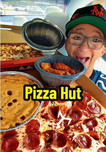 First Time Trying Pizza Hut: 25 Max Pepperoni Mukbang