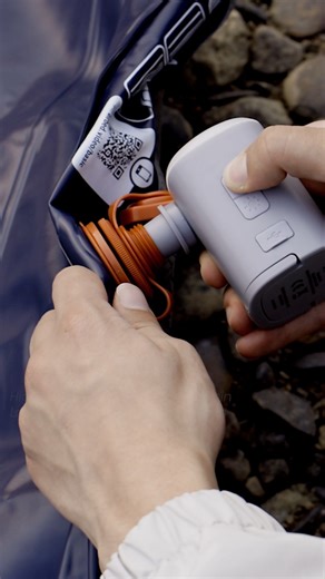 Only 10 seconds to inflate an air pillow and 1 minute to deflate 6 vacuum bags. #AP10 #ElectricAirPump #nitecore #outdoor | Nitecore Outdoor Electronics