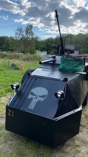 What is this thing ?!?!? 😂 #funny #funny #paintball #car #fyp #papajake