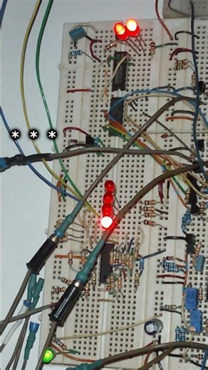 4bit digitizer, 4046 freq multiplier, Moog VCO and VCF #analogsynthesizer #synth #electronics