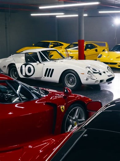 Ferrari 250 GTO Unloading at Bianco Speciale