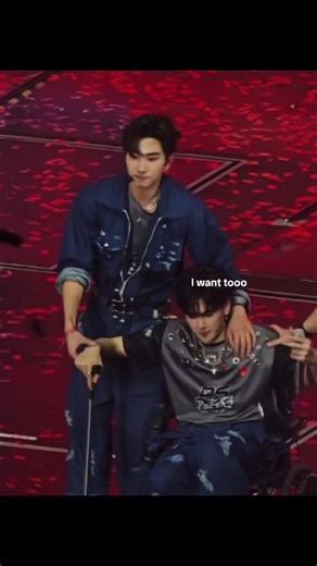 Santa is his little world, he wants to protect him always🥺🤏🏻 #perthsanta #santapp #perthtanapon #lolfanfest2026d3