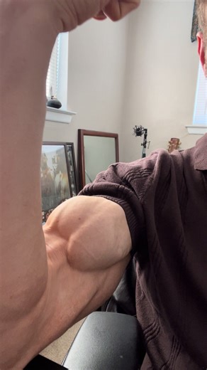 Biceps striations 2 weeks post competition. #naturalbodybuilding | bicep