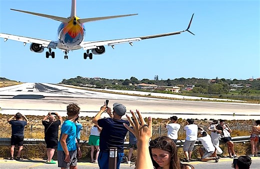 Greece’s Skiathos Airport: The Ultimate Takeoff and Landing Thrill - GreekReporter.com