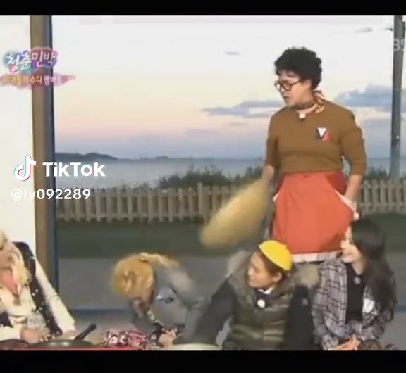 Hyoyeon's Dance Moments in Girls' Generation