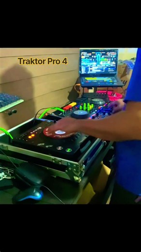 Testing Traktor Pro 4 on the old S4 and CDJ800mk2. #djdecimator #traktor