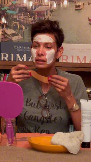 Stephanie Rimka on Instagram: "Saved the best for LAST, punkins! The viral collagen-melting sheet mask that’s sold out THREE TIMES is back for Cyber Monday! But let me warn you—these masks sell out faster than a toddler with a sugar stash—like, within an hour fast—so don’t play. 😏 💡 Why the hype? This isn’t your basic, sticky, one-size-fits-none sheet mask. It’s 100% New Zealand collagen, penetrating 5X deeper than those drugstore wannabes. With nanofiber strands 40X smaller than your pores, i