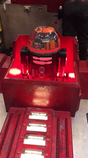 Making my R2 unit at Disney!