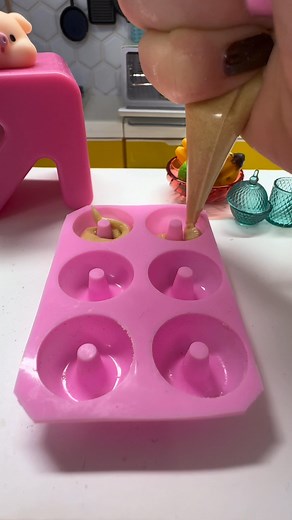 200K views · 2.6K reactions | Lil Donut Cakes. If you fancy donuts and cakes make some donut cakes simples! Big or small works wonders . I used Victoria sponge but you can use your fave cake mix! #donut #cakes #mini #littlethings | My Mini Bakes | Facebook