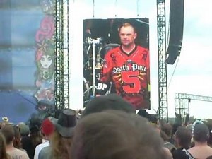 Five Finger Death Punch - Dying Breed. Mass crowd surfing at Download 2010