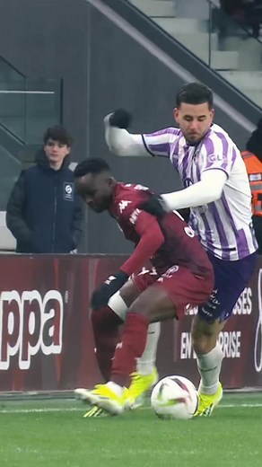 Aron Dønnum Nutmeg Skill Replay: Impressive Futebol Footwork