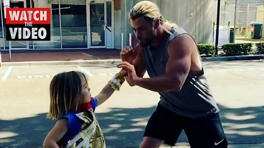 Fans distracted by Chris Hemsworth’s bulge