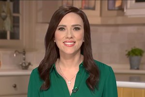 Scarlett Johansson makes surprise 'SNL' cameo as Senator Katie Britt