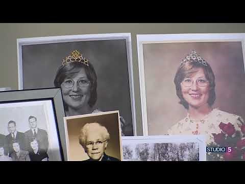 Add colorful embroidery to old black and white photos! Here's the tutorial...