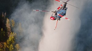 This may be one of my favourite video shots from last year! Billings Flying Service in action on CZ Loc fire near to Missoula, Montana. Vertical Magazine. #Aviation #helicopter | Lloyd H Photography
