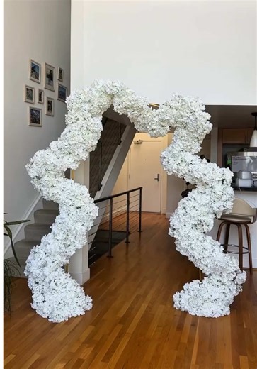 Reusable Floral Decor Business Idea 🌸 She stopped selling flowers… and started selling atmosphere. One-time investment, endless event bookings, and zero waste #businessideas #SideHustle #EntrepreneurLife #flowers