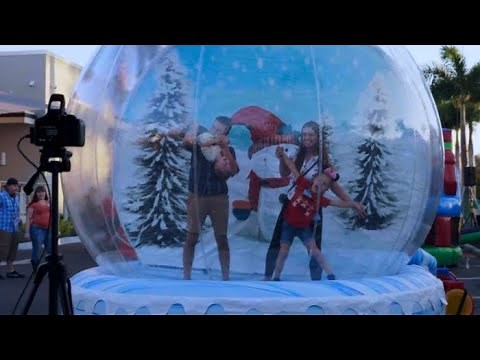 Giant Snow Globe Deluxe