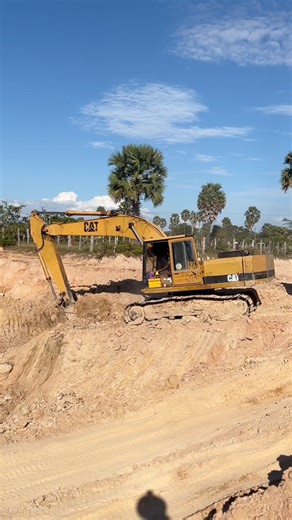 1.7K views · 25 reactions | Excavator digs the big lake | Actions | Facebook