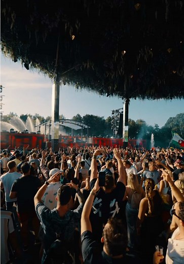Exploring the Energy of Electronic Music Festivals