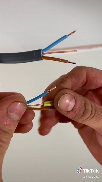 EASY TO USE LIGHTING JUNCTION BOX with screw-less connectors and cable clamp. #electrical #electric #lighting #jointbox #electricians #sparks #sparky