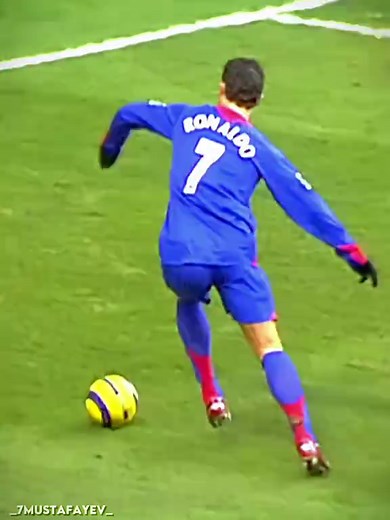 Young Ronaldo skills — Cristiano Ronaldo dribbling highlights