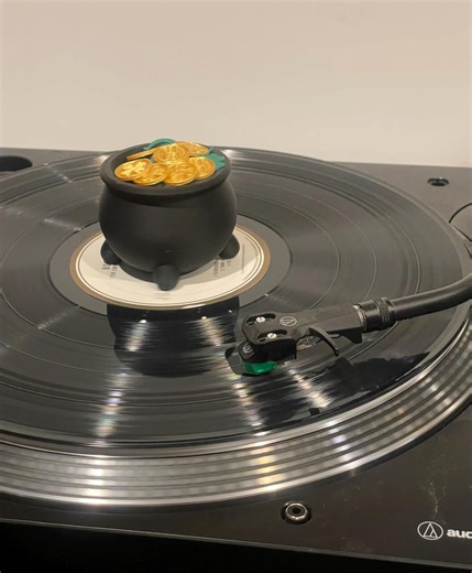 Pot o' Gold Turntable Spinner: 3D Printed Cauldron Charm for Record Players