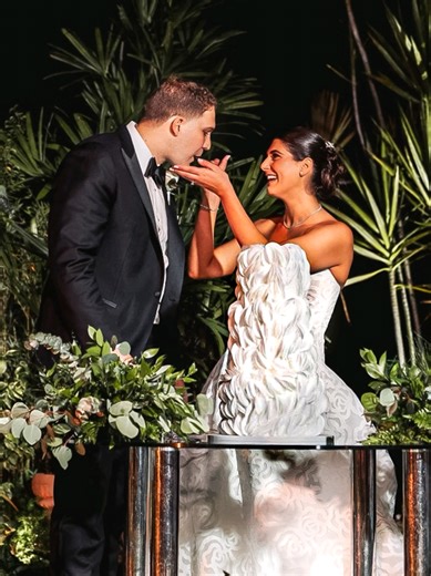 400 Wafer Paper Spheres for a Stunning 3 Tier Wedding Cake