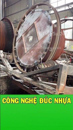 The process of creating super large plastic barrels using the Rotomolding method