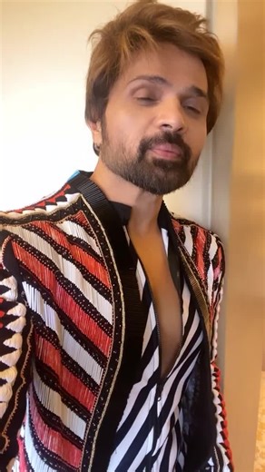 4.3M views · 355K reactions | Terre pyaar mein is more than 1 billion views across YouTube ( 1000 million views ) and more than 380 million views Himesh Reshammiya Melodies with more than 500 million audio streams from the mega blockbuster hit album Surroor 2021 #reels ❤️ @soniakapoor06 | Himesh Reshammiya | Facebook